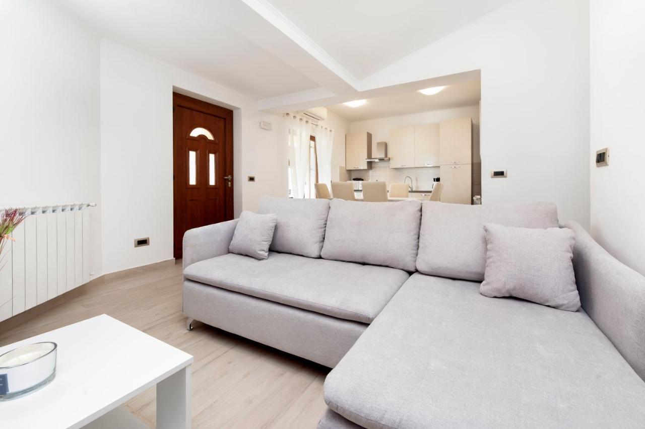 רוביני Comfort Apartments Karla מראה חיצוני תמונה