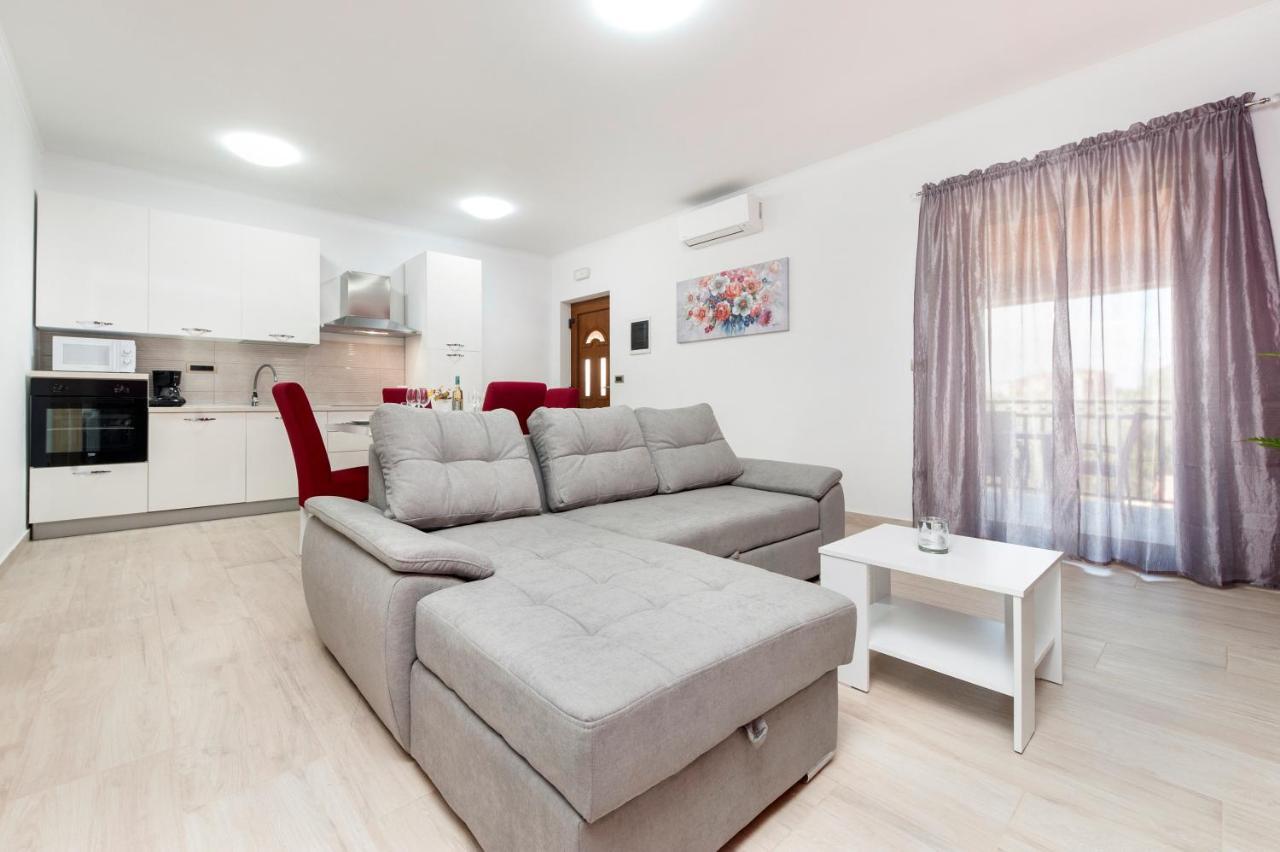 רוביני Comfort Apartments Karla מראה חיצוני תמונה