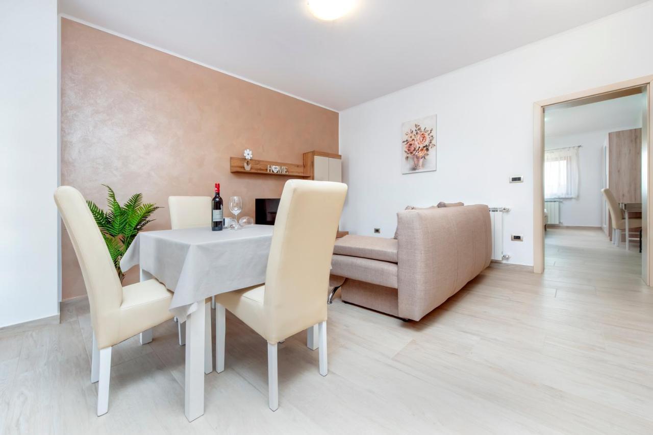 רוביני Comfort Apartments Karla מראה חיצוני תמונה