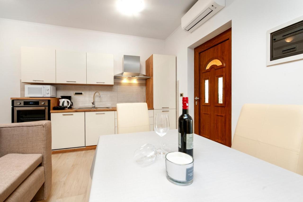 רוביני Comfort Apartments Karla מראה חיצוני תמונה