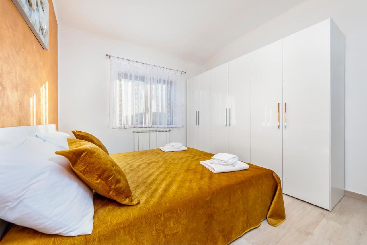 רוביני Comfort Apartments Karla מראה חיצוני תמונה