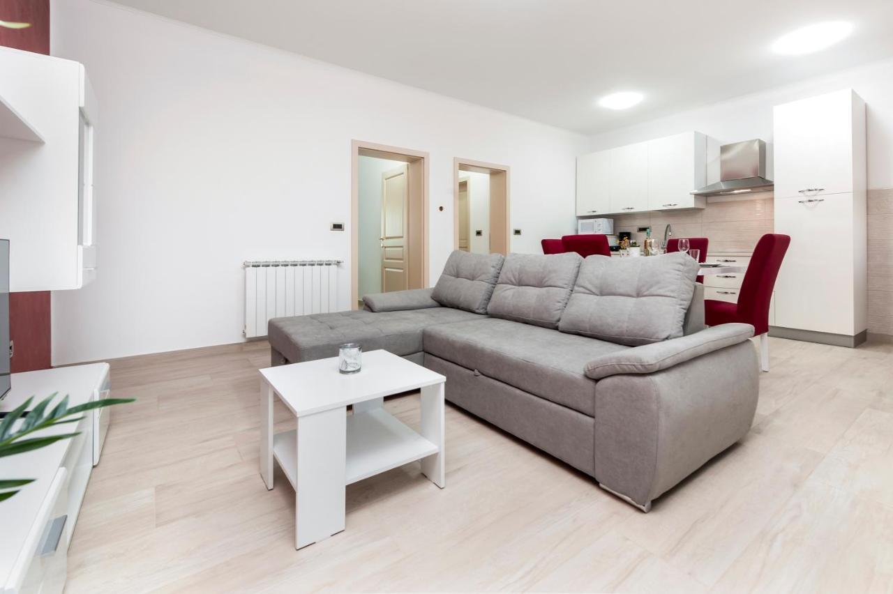 רוביני Comfort Apartments Karla מראה חיצוני תמונה
